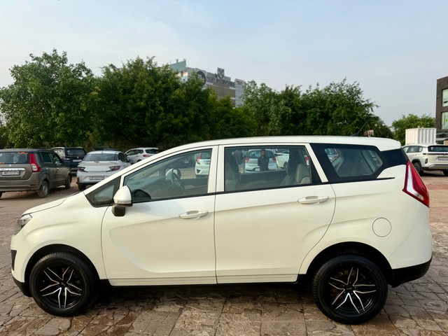 Second-hand 2019 Mahindra Marazzo M4 for sale in New Delhi-8