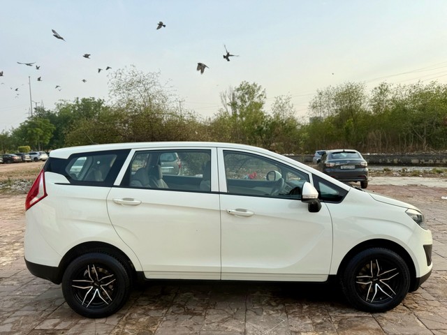 Second-hand 2019 Mahindra Marazzo M4 for sale in New Delhi-7