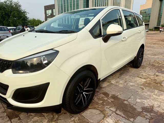 Second-hand 2019 Mahindra Marazzo M4 for sale in New Delhi-3