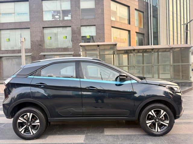 Second-hand 2022 Tata Nexon EV XZ Plus LUX for sale in New Delhi-1