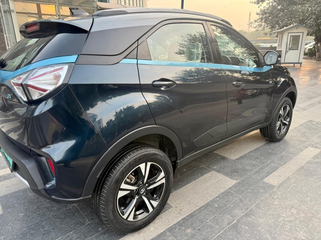 Second-hand 2022 Tata Nexon EV XZ Plus LUX for sale in New Delhi-7