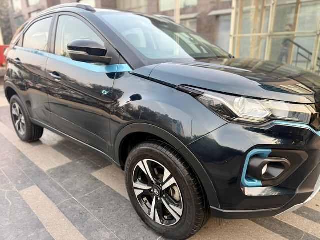 Second-hand 2022 Tata Nexon EV XZ Plus LUX for sale in New Delhi-6