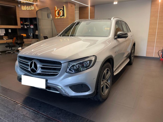 Second-hand 2016 Mercedes-Benz GLC 220d 4MATIC Style for sale in Mumbai-3