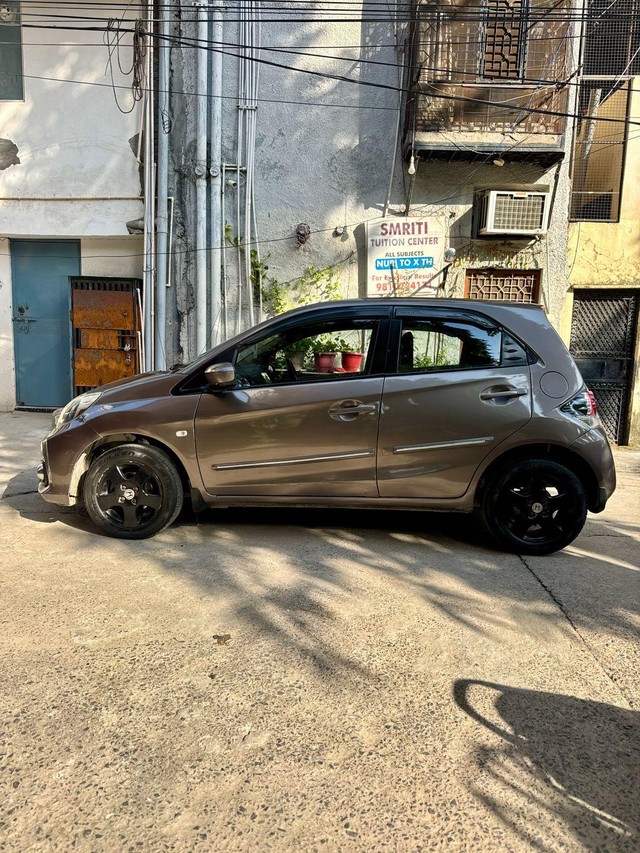 Second-hand 2012 Honda Brio S MT for sale in New Delhi-2