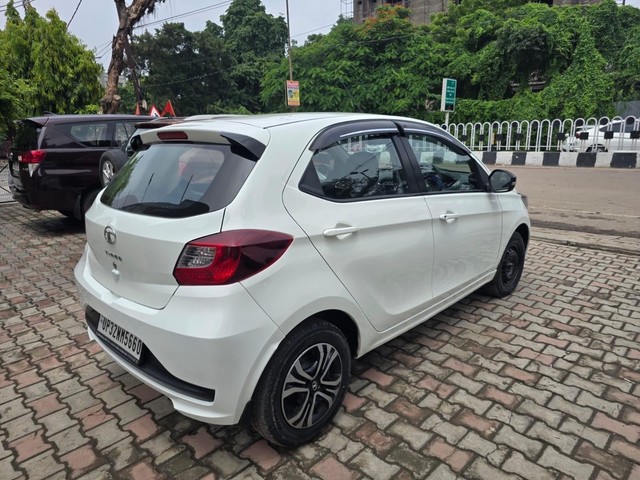 Second-hand 2023 Tata Tiago XT for sale in Lucknow-7