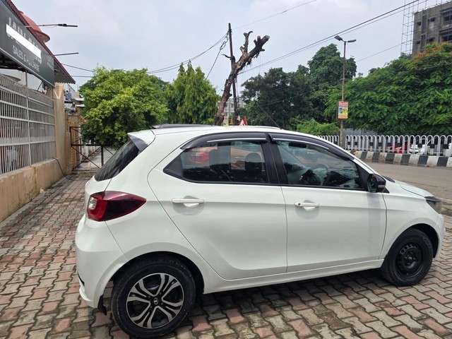 Second-hand 2023 Tata Tiago XT for sale in Lucknow-5