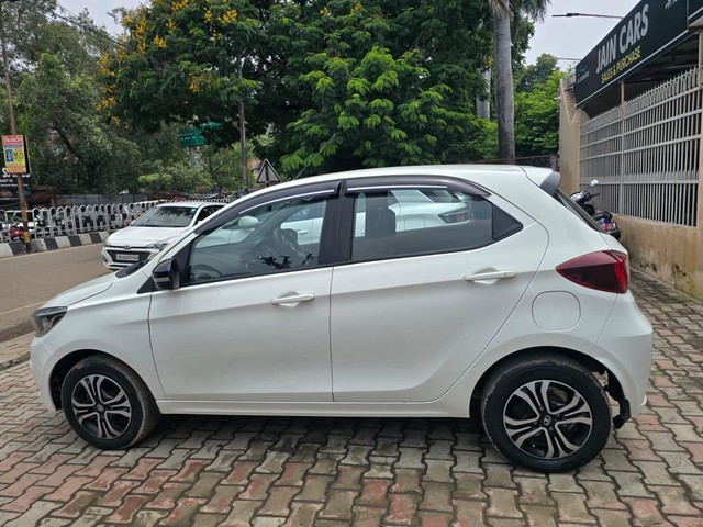 Second-hand 2023 Tata Tiago XT for sale in Lucknow-4