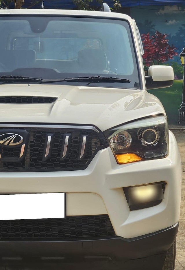 Second-hand 2016 Mahindra Scorpio S10 7 Seater 2WD for sale in Thane-11