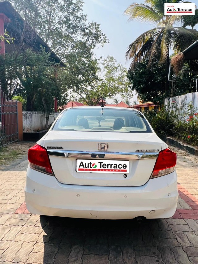 Second-hand 2015 Honda Amaze S Petrol for sale in Thrissur-3