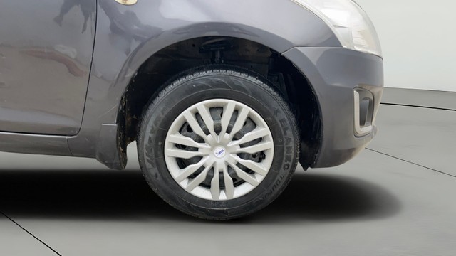 Second-hand 2016 Maruti Swift LXI Optional-O for sale in Noida-23