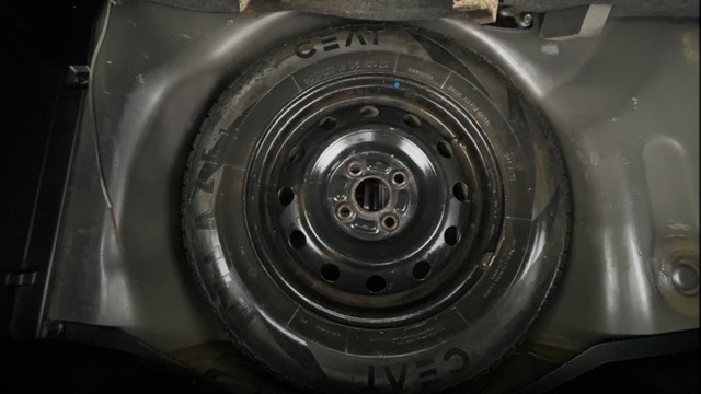 Second-hand 2016 Maruti Swift LXI Optional-O for sale in Noida-27