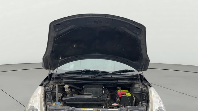 Second-hand 2016 Maruti Swift LXI Optional-O for sale in Noida-9