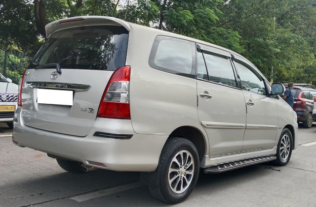 Second-hand 2013 Toyota Innova 2.5 VX (Diesel) 8 Seater for sale in Mumbai-8