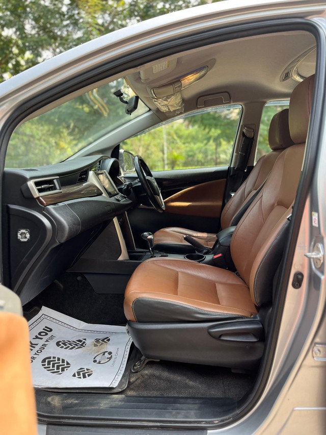 Second-hand 2016 Toyota Innova Crysta 2.8 ZX AT BSIV for sale in Mumbai-26