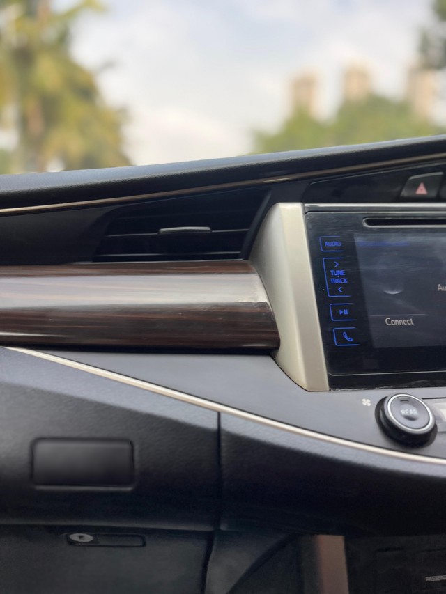 Second-hand 2016 Toyota Innova Crysta 2.8 ZX AT BSIV for sale in Mumbai-27