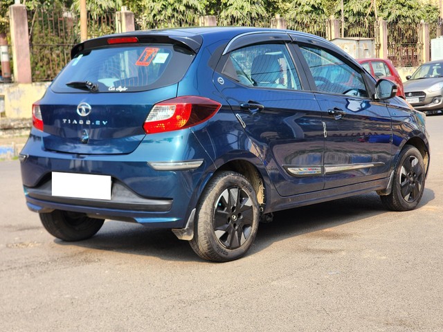 Second-hand 2023 Tata Tiago EV XZ Plus Tech LUX LR for sale in Kolkata-6