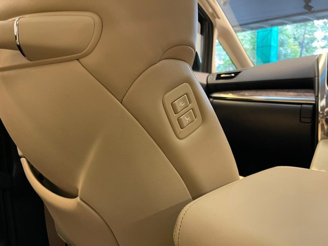 Second-hand 2023 Toyota Vellfire Executive Lounge BSVI for sale in Mumbai-8