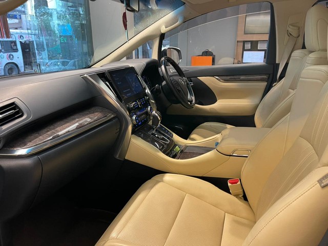 Second-hand 2023 Toyota Vellfire Executive Lounge BSVI for sale in Mumbai-13