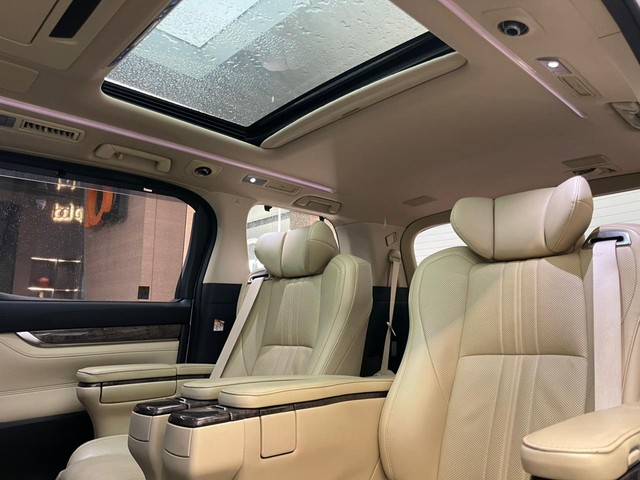 Second-hand 2023 Toyota Vellfire Executive Lounge BSVI for sale in Mumbai-19