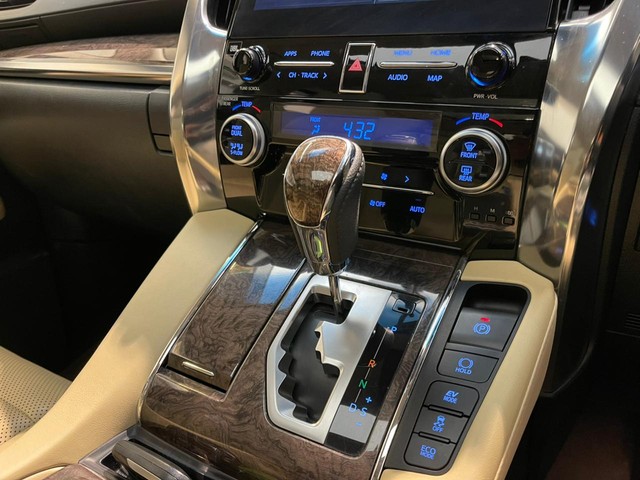 Second-hand 2023 Toyota Vellfire Executive Lounge BSVI for sale in Mumbai-20