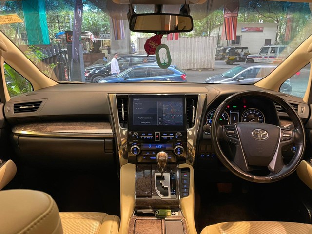Second-hand 2023 Toyota Vellfire Executive Lounge BSVI for sale in Mumbai-11