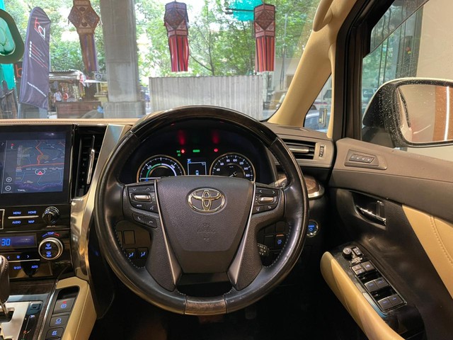 Second-hand 2023 Toyota Vellfire Executive Lounge BSVI for sale in Mumbai-23