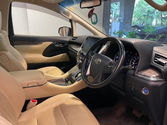 Second-hand 2023 Toyota Vellfire Executive Lounge BSVI for sale in Mumbai-18