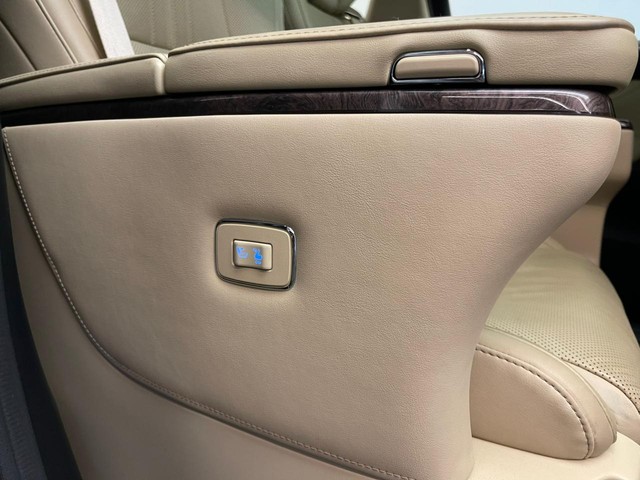 Second-hand 2023 Toyota Vellfire Executive Lounge BSVI for sale in Mumbai-21