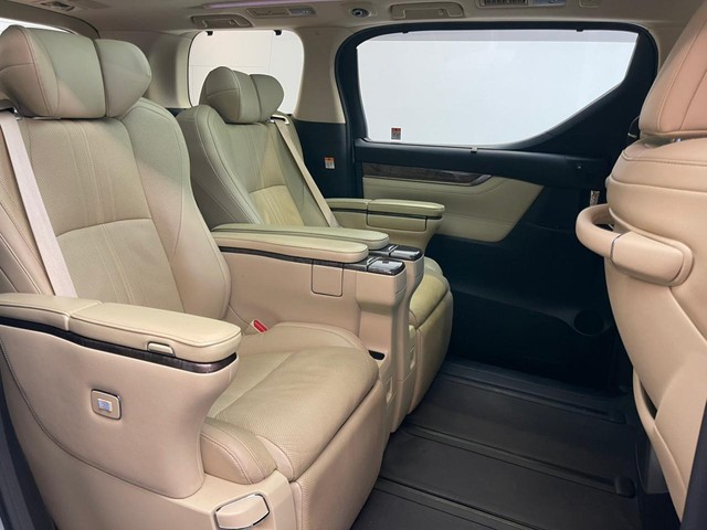 Second-hand 2023 Toyota Vellfire Executive Lounge BSVI for sale in Mumbai-14