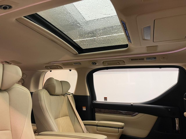 Second-hand 2023 Toyota Vellfire Executive Lounge BSVI for sale in Mumbai-15