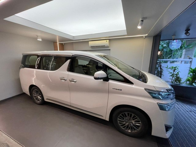Second-hand 2023 Toyota Vellfire Executive Lounge BSVI for sale in Mumbai-6