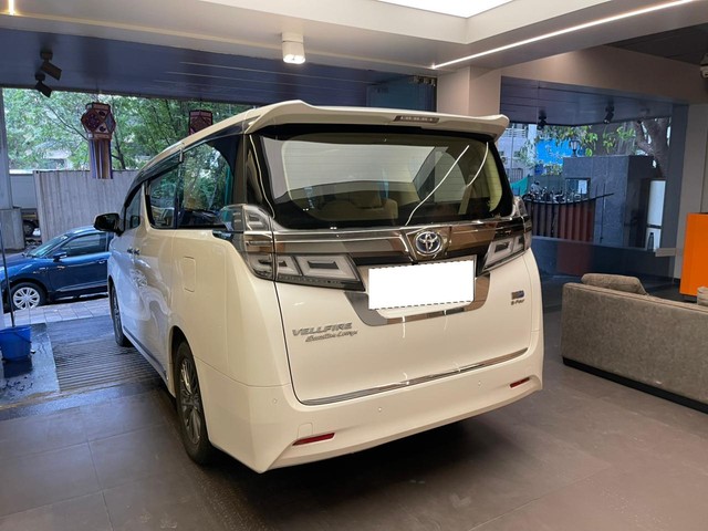 Second-hand 2023 Toyota Vellfire Executive Lounge BSVI for sale in Mumbai-5