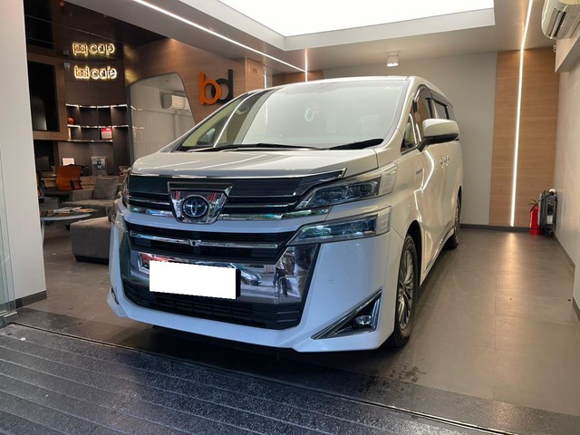 Second-hand 2023 Toyota Vellfire Executive Lounge BSVI for sale in Mumbai-3