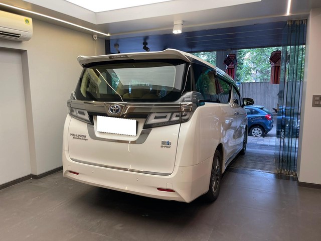 Second-hand 2023 Toyota Vellfire Executive Lounge BSVI for sale in Mumbai-7