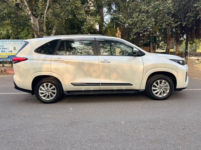 Second-hand 2024 Toyota Innova Hycross G 7STR for sale in New Delhi-6