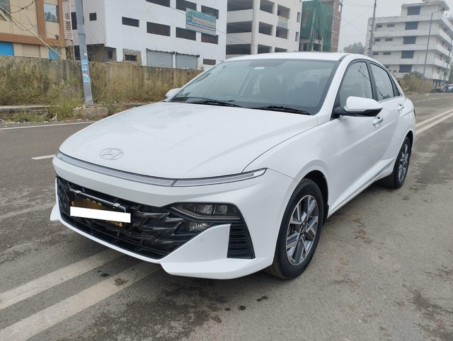 Second-hand 2023 Hyundai Verna SX IVT for sale in New Delhi-3