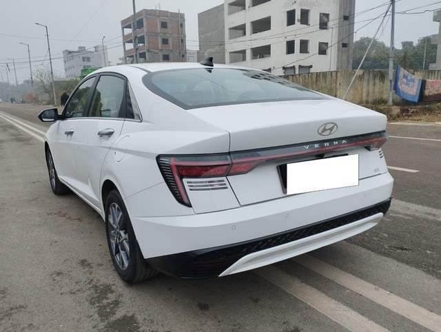 Second-hand 2023 Hyundai Verna SX IVT for sale in New Delhi-8