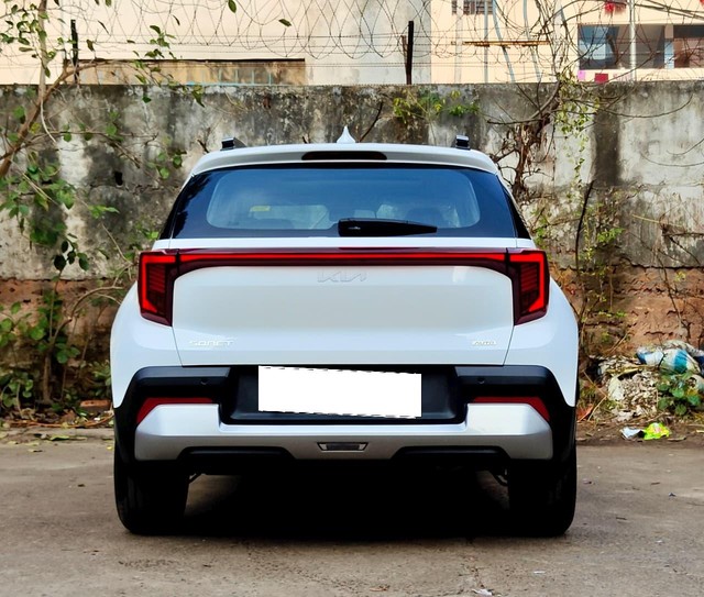 Second-hand 2024 Kia Sonet HTX Diesel AT for sale in New Delhi-3