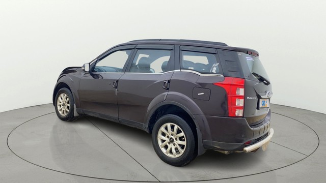 Second-hand 2017 Mahindra XUV500 W10 AWD for sale in Ahmedabad-4