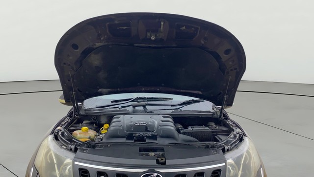 Second-hand 2017 Mahindra XUV500 W10 AWD for sale in Ahmedabad-9