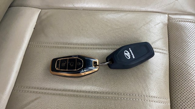 Second-hand 2017 Mahindra XUV500 W10 AWD for sale in Ahmedabad-21