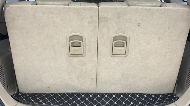 Second-hand 2017 Mahindra XUV500 W10 AWD for sale in Ahmedabad-19