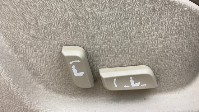 Second-hand 2017 Mahindra XUV500 W10 AWD for sale in Ahmedabad-18