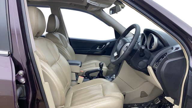 Second-hand 2017 Mahindra XUV500 W10 AWD for sale in Ahmedabad-15