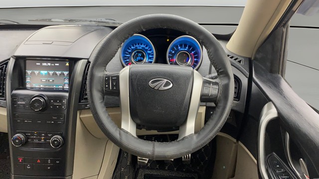 Second-hand 2017 Mahindra XUV500 W10 AWD for sale in Ahmedabad-12