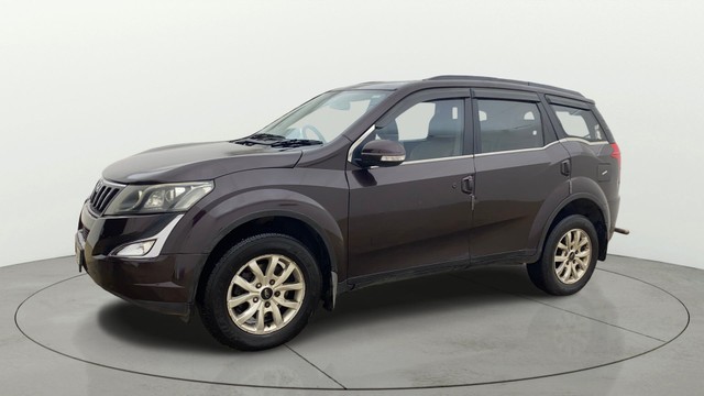 Second-hand 2017 Mahindra XUV500 W10 AWD for sale in Ahmedabad-6
