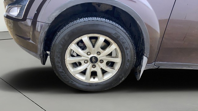 Second-hand 2017 Mahindra XUV500 W10 AWD for sale in Ahmedabad-26