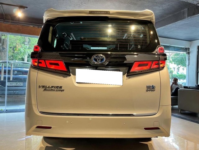 Second-hand 2023 Toyota Vellfire Executive Lounge for sale in New Delhi-2