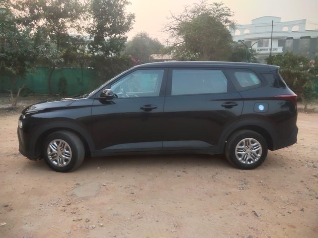 Second-hand 2024 Kia Carens Premium Opt for sale in Hyderabad-3