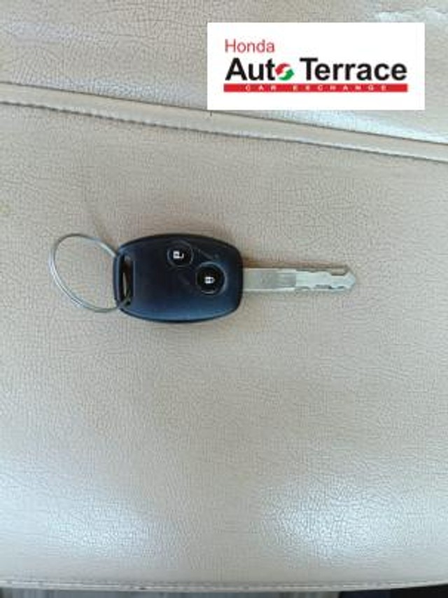 Second-hand 2013 Honda Brio S MT for sale in Tiruchirappalli-18